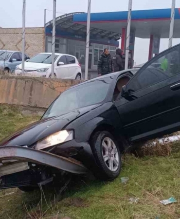 Muş-Bitlis kara yolunda 2 otomobil çarpıştı: 3 yaralı