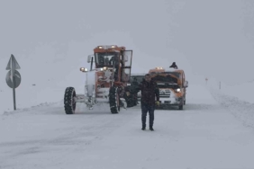 Muş-Kulp karayolu tır ve çekici trafiğine kapatıldı