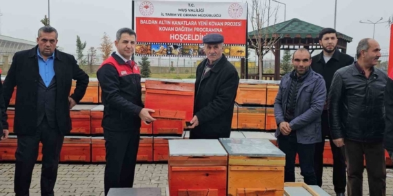 Muş’ta 100 üreticiye 1000 arı kovanı dağıtıldı