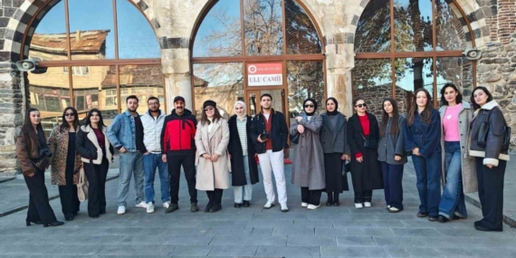Muş’ta fotoğrafçılık kursiyerleri tarihi ve kültürel mekânlarını fotoğrafladı