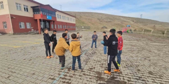 Muş’ta geleneksel oyunlar yaşatılıyor