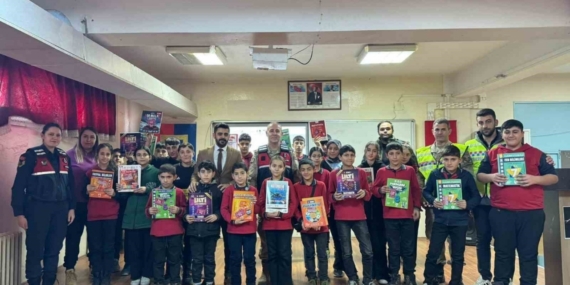 Muş’ta jandarmadan öğrencilere kişisel güvenlik ve güvenli internet eğitimi