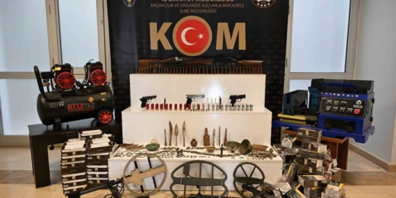 Muş’ta kaçakçılık operasyonu: Çok sayıda silah, mühimmat ve tarihi eser ele geçirildi