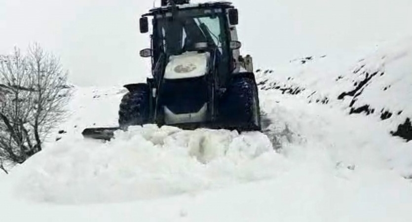 Muş’ta kar ve tipi nedeniyle kapanan 26 yerleşim yeri ulaşıma açıldı