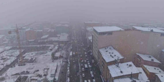 Muş’ta kar yağışı etkili oldu