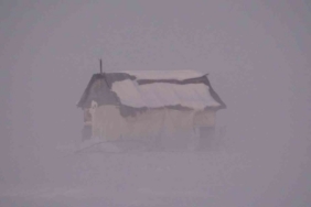 Muş’ta sis ve gün batımı kartpostallık manzara oluşturdu