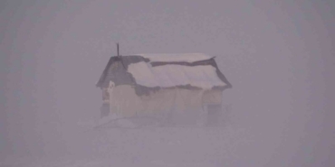 Muş’ta sis ve gün batımı kartpostallık manzara oluşturdu