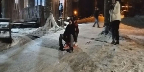 Nebiyan Dağı beyaza büründü, çocuklar gibi eğlendiler