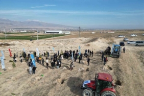 Niğde’de bal ormanı için 5 bin fidan toprakla buluştu