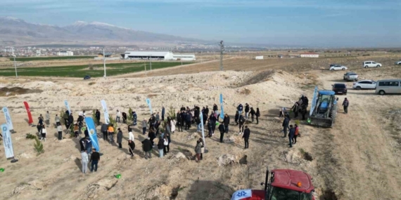 Niğde’de bal ormanı için 5 bin fidan toprakla buluştu