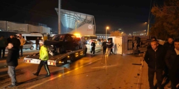 Niğde’de işçi servisi ile otomobil çarpıştı: 11 yaralı