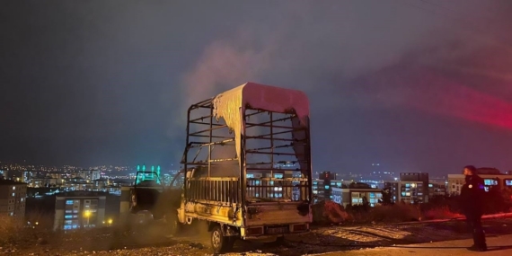 Niğde’de park halindeki kamyonette yangın çıktı