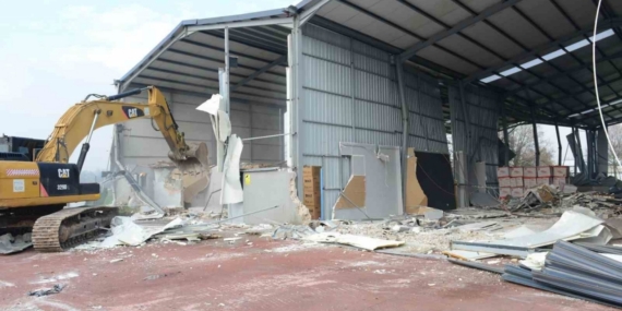 Nilüfer’de 2 kaçak yapı yıkıldı