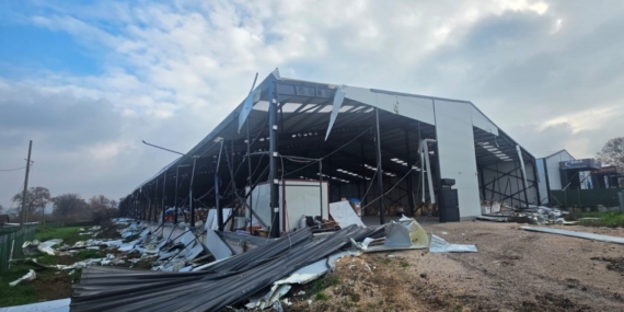 Nilüfer’de iki kaçak yapı daha yıkıldı