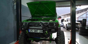 Off-road aracının hava filtresine giren sincaptan fındık sürprizi