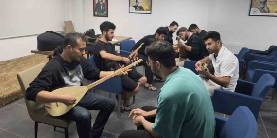 Öğrenci yurdunda satranç turnuvası heyecanı yaşandı