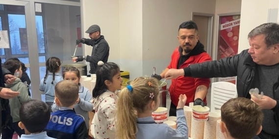 Öğrencilere ücretsiz çorba ikramı