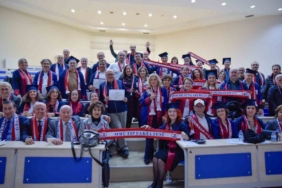 OMÜ Tıp Fakültesi’nin 1990 mezunları 35 yıl sonra aynı amfide buluştu