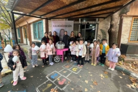 Onların hatırası için çocukları gülümsettiler