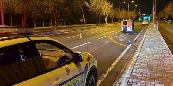 Önüne köpek çıkan araç yan yattı: 2 yaralı