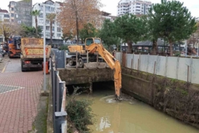 Ordu Büyükşehir, Fatsa’nın 30 yıldır temizlenmeyen altyapısına indi