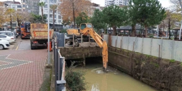 Ordu Büyükşehir, Fatsa’nın 30 yıldır temizlenmeyen altyapısına indi