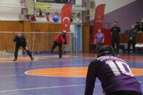 Ordu’da görme engelliler ile protokol arasında ‘goalball’ maçı