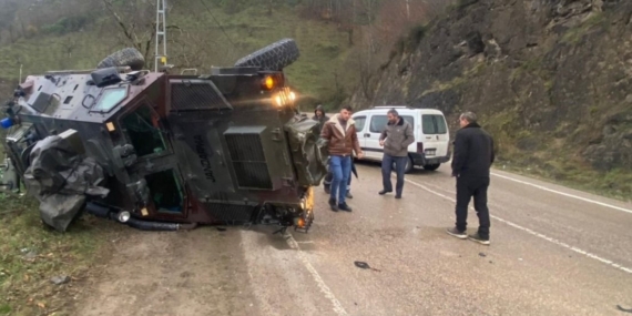 Ordu’da ticari araçla çarpışan askeri araç devrildi