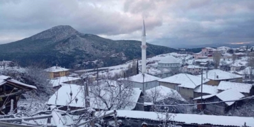 Osmaneli’nin yüksek kesimlerine mevsimin ilk karı yağdı