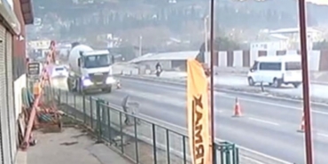 Osmaniye’de feci kaza: Motosiklet ve sürücüsü minibüsün altında kaldı