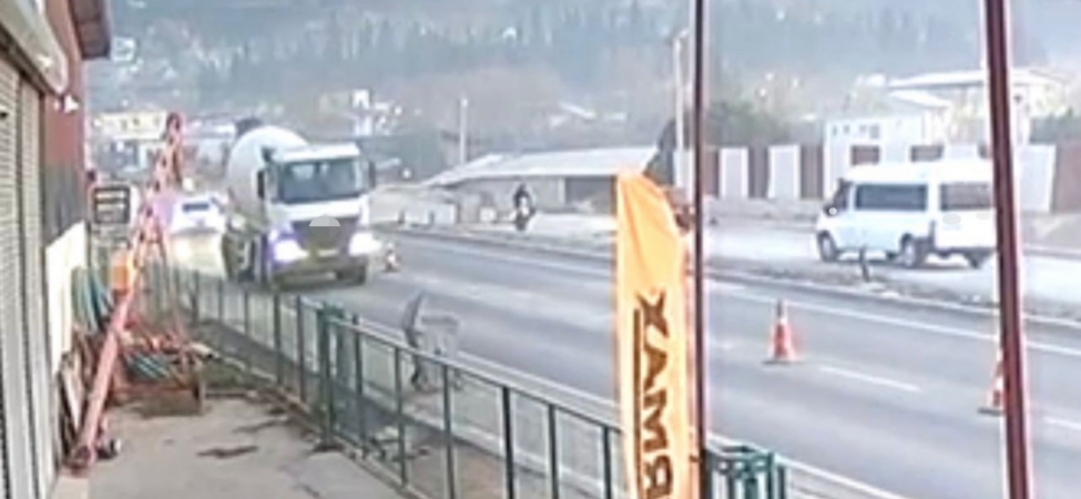 Osmaniye’de feci kaza: Motosiklet ve sürücüsü minibüsün altında kaldı