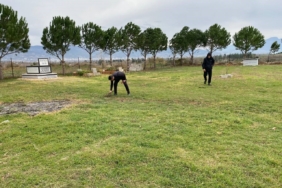 Osmaniye’de gençlerden örnek davranış: Bayrak yenilendi, çeşmeler onarıldı