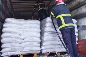 Osmaniye’de seyir halindeki soya yüklü tırda yangın çıktı