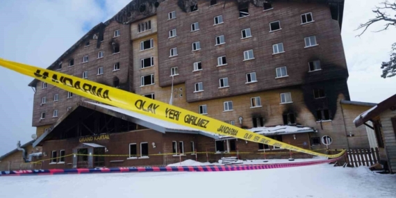 Otel yangını davasında 9 bakanlık personeli hakkında yurt dışı çıkış yasağı getirildi