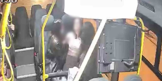 Otobüs şoförlerinin duyarlılığı araç içi kamerasına yansıdı