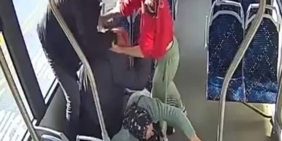 Otobüste darbedilen yaşlı çift davasında, sanığın 2 yıl hapis cezası yaşı küçük olduğu için düşürüldü