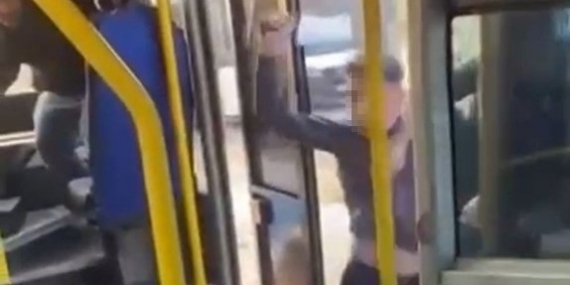 Otobüsteki satırlı saldırgan evinde yakalandı