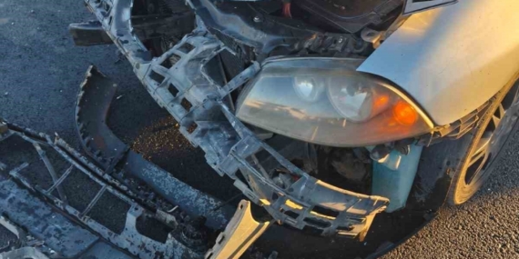 Otomobil ile kamyonet çarpıştı: 5 yaralı