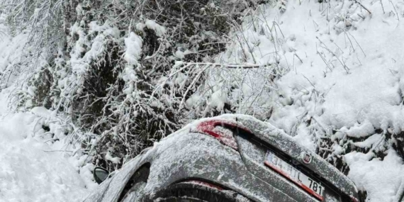 Otomobil kanala uçtu: 5’i çocuk 8 yaralı