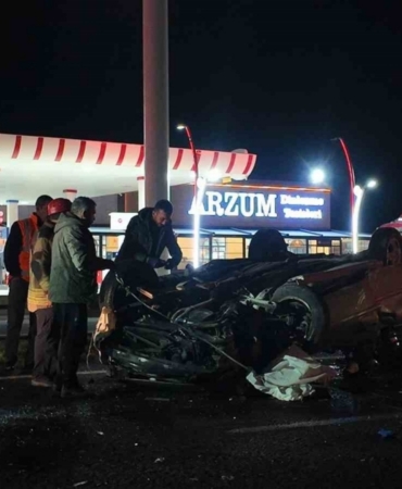 Otomobil tıra arkadan çarpıp takla attı: 1 ölü, 1’i ağır 3 yaralı
