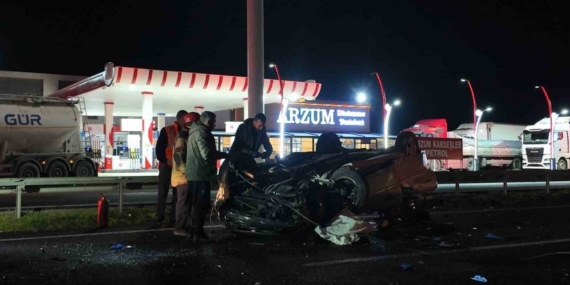 Otomobil tıra arkadan çarpıp takla attı: 1 ölü, 1’i ağır 3 yaralı