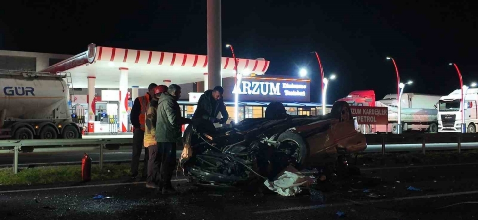 Otomobil tıra arkadan çarpıp takla attı: 1 ölü, 1’i ağır 3 yaralı