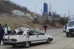Otomobildeki 5 kişi ölümden döndü: 2 yaralı