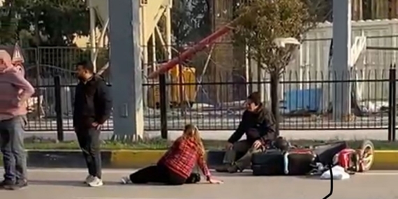 Otomobilin çarptığı motosikletteki 2 kişi yaralandı