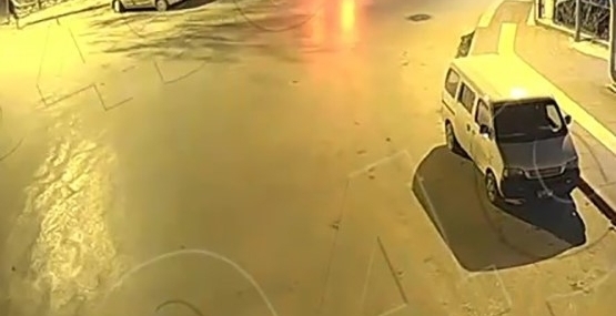 Otomobilin köprüden Yeşilırmak Nehri’ne uçtuğu kaza kamerada