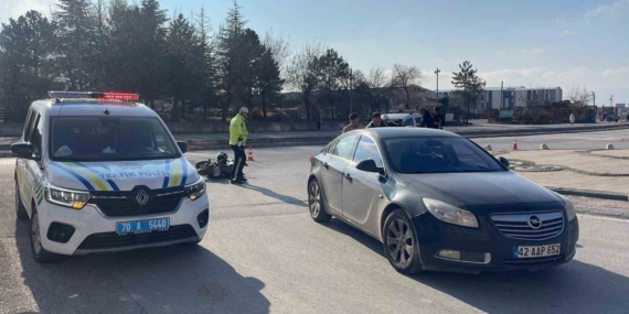 Otomobille çarpışan motosikletli yaralandı
