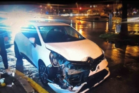 Otomobiller çarpıştı: 2 yaralı