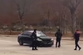 Otomobillerin çarpıştığı kaza kamerada