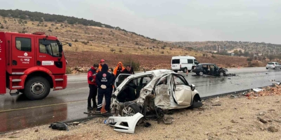 Otomobillerin hurdaya döndüğü kazada doktor öldü, 2 kişi de ağır yaralandı