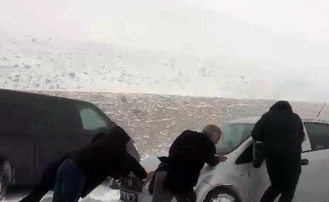 Palandöken geçidinde ulaşıma kar engeli